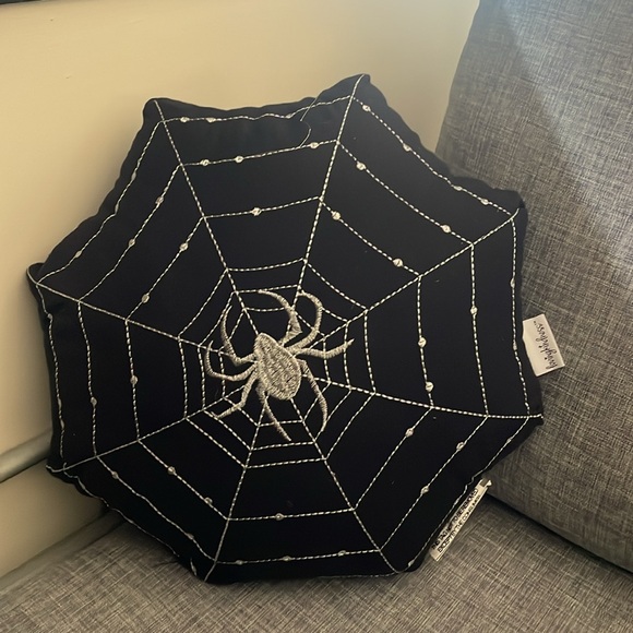 Spider Web pillow - Picture 6 of 7